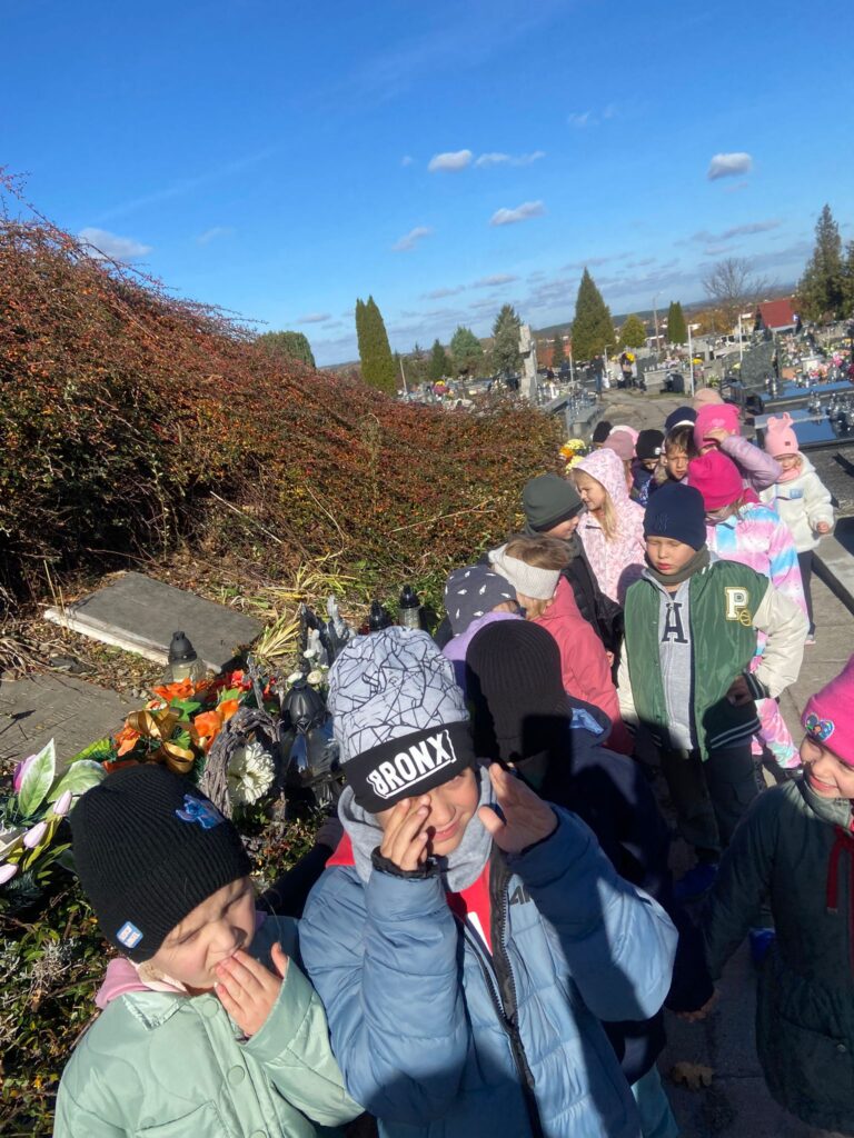 "Pamiętamy..." Wyjście na Cmentarz Parafialny w Busku-Zdroju-nauka pamięci i szacunku.