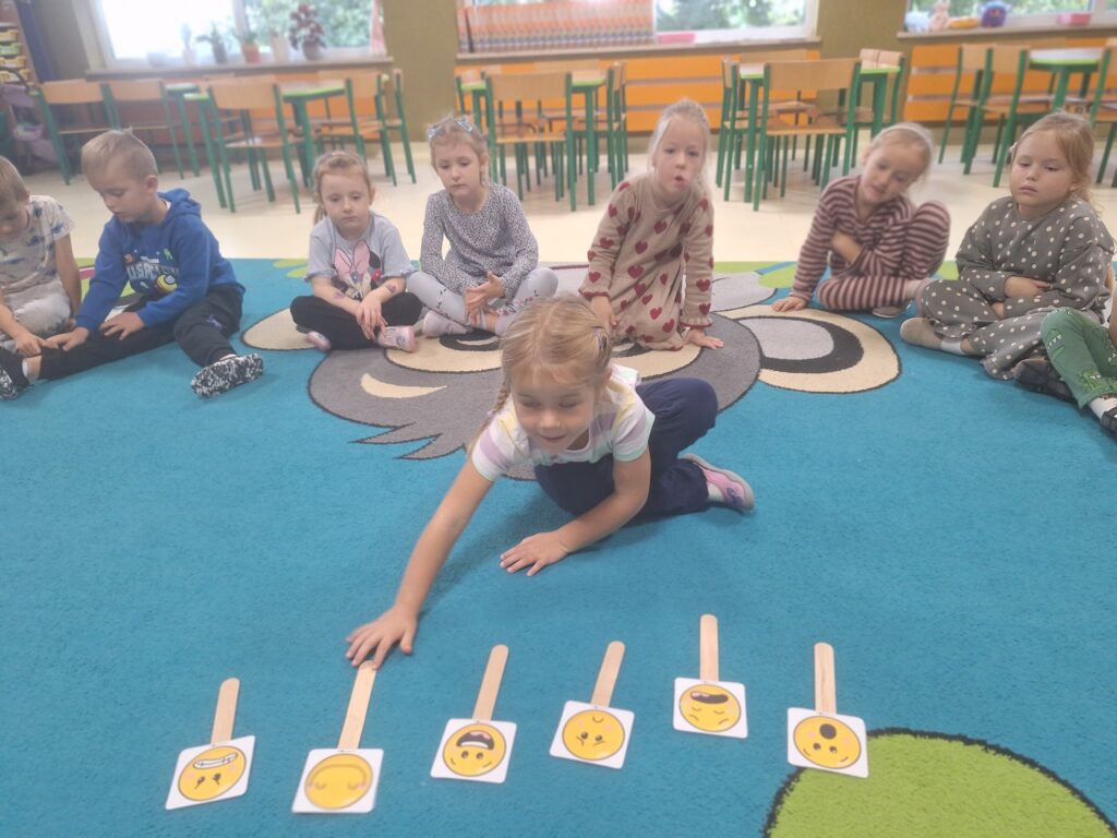 PROJEKT CZUCIAKI Z KRAINY EMOCJI - GRUPA TYGRYSKI 