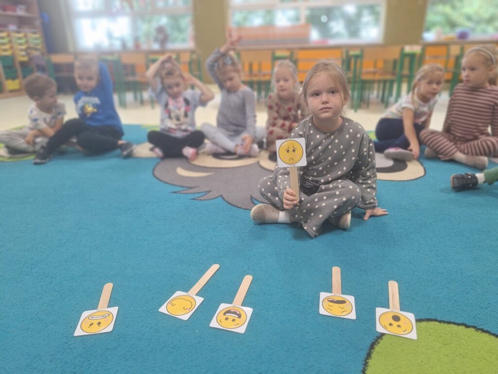 PROJEKT CZUCIAKI Z KRAINY EMOCJI - GRUPA TYGRYSKI 