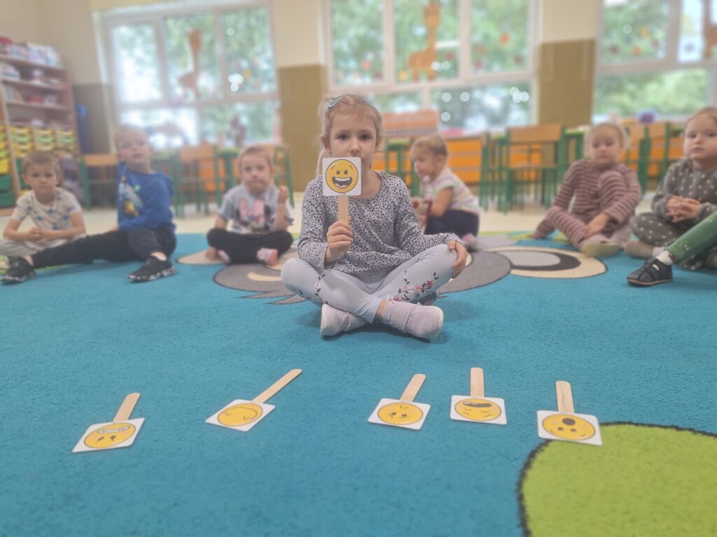 PROJEKT CZUCIAKI Z KRAINY EMOCJI - GRUPA TYGRYSKI 