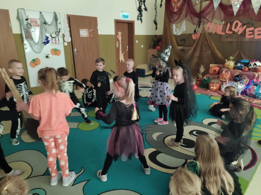 HALLOWEEN - GRUPA ŻYRAFKI 