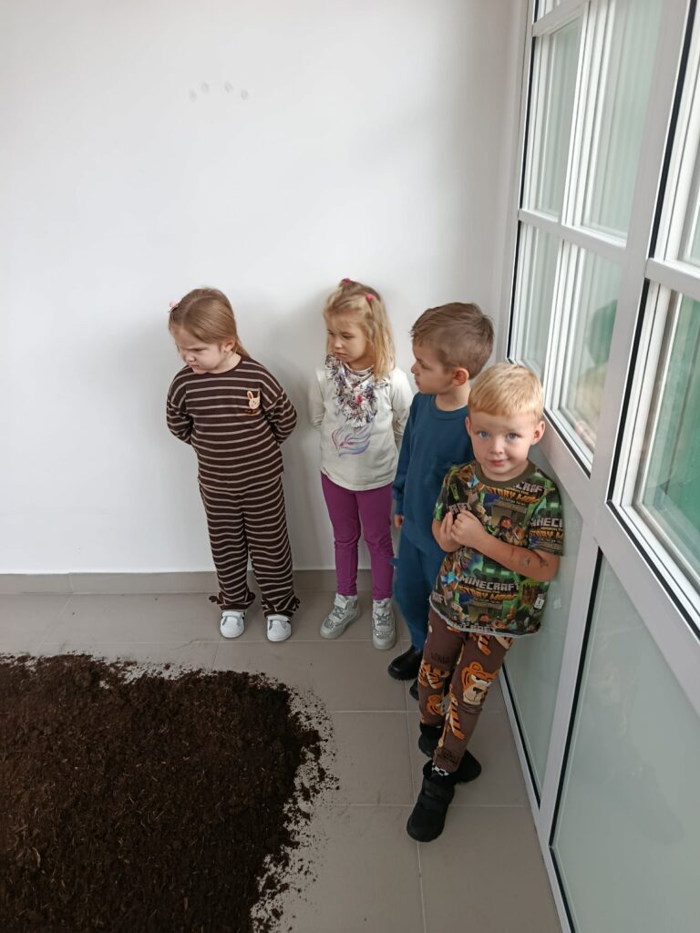 WYJŚCIE DO BUSKIEJ GALERII SZTUKI "WILLA POLONIA"- GRUPA ŻYRAF