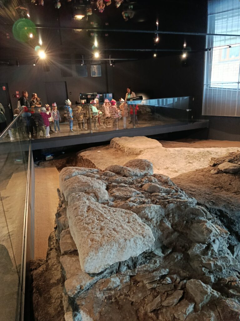 WYCIECZKA DO MUZEUM ARCHEOLOGICZNEGO W WIŚLICY  - GRUPA ŻYRAFKI 
