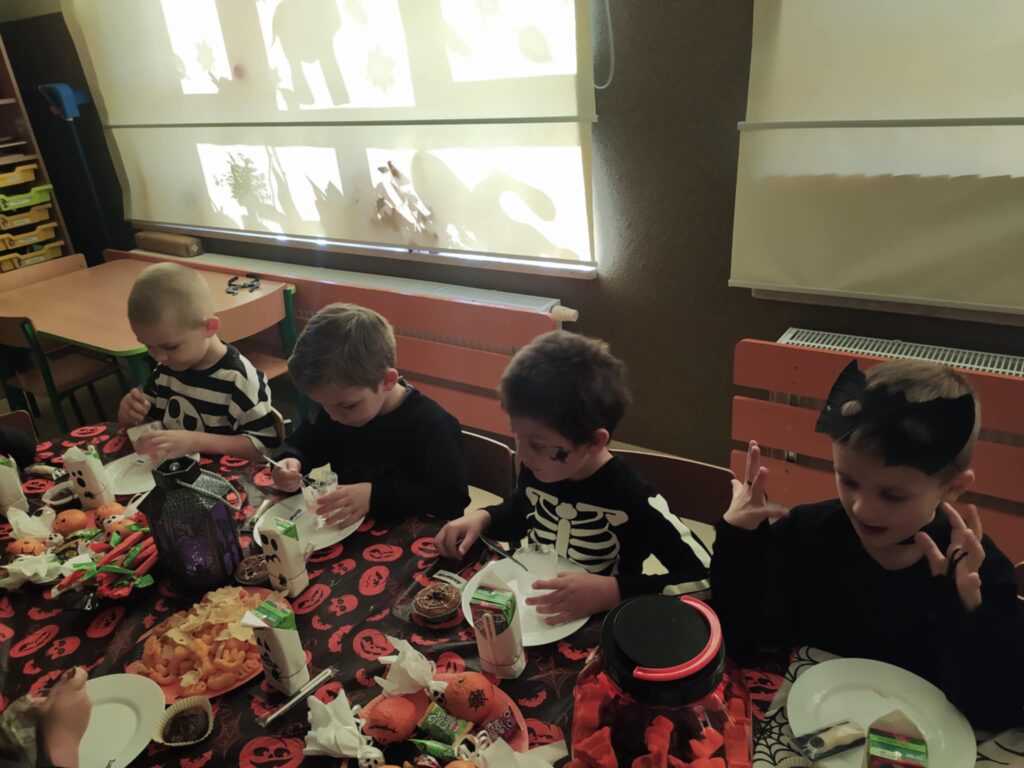 HALLOWEEN - GRUPA ŻYRAFKI 