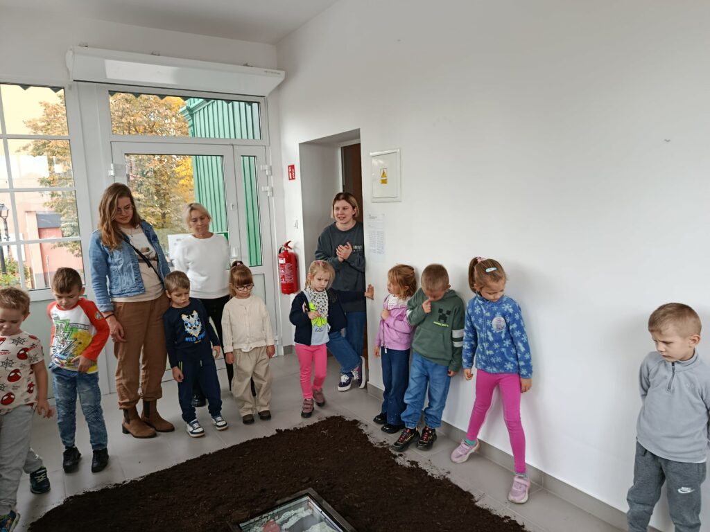 WYJŚCIE DO BUSKIEJ GALERII SZTUKI "WILLA POLONIA"- GRUPA ŻYRAF