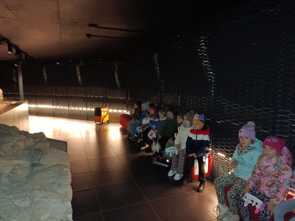 WYCIECZKA DO MUZEUM ARCHEOLOGICZNEGO W WIŚLICY  - GRUPA ŻYRAFKI 