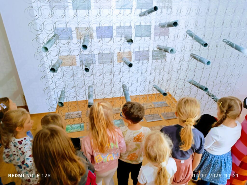 "Motylki" poznają kolejne ważne miejsca w naszym mieście. Wycieczka do Buskiej Galerii Sztuki "Willa Polonia".