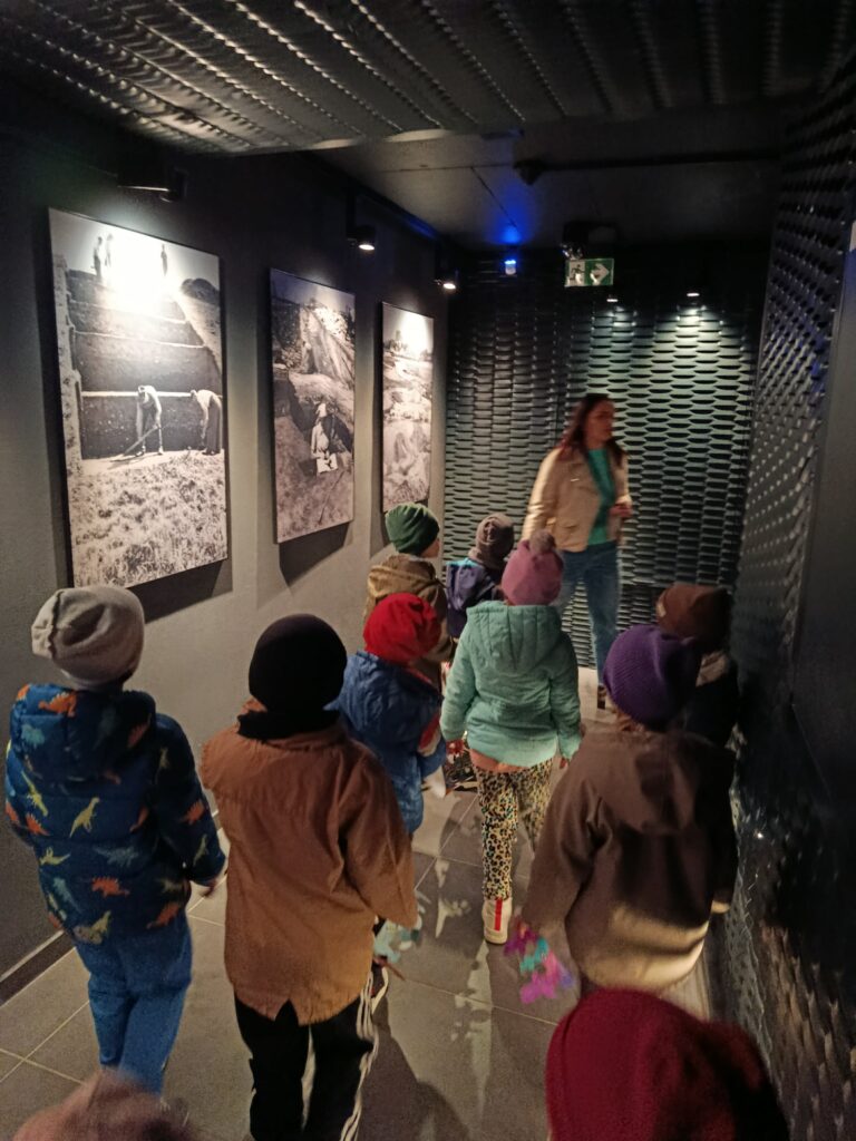 WYCIECZKA DO MUZEUM ARCHEOLOGICZNEGO W WIŚLICY  - GRUPA ŻYRAFKI 