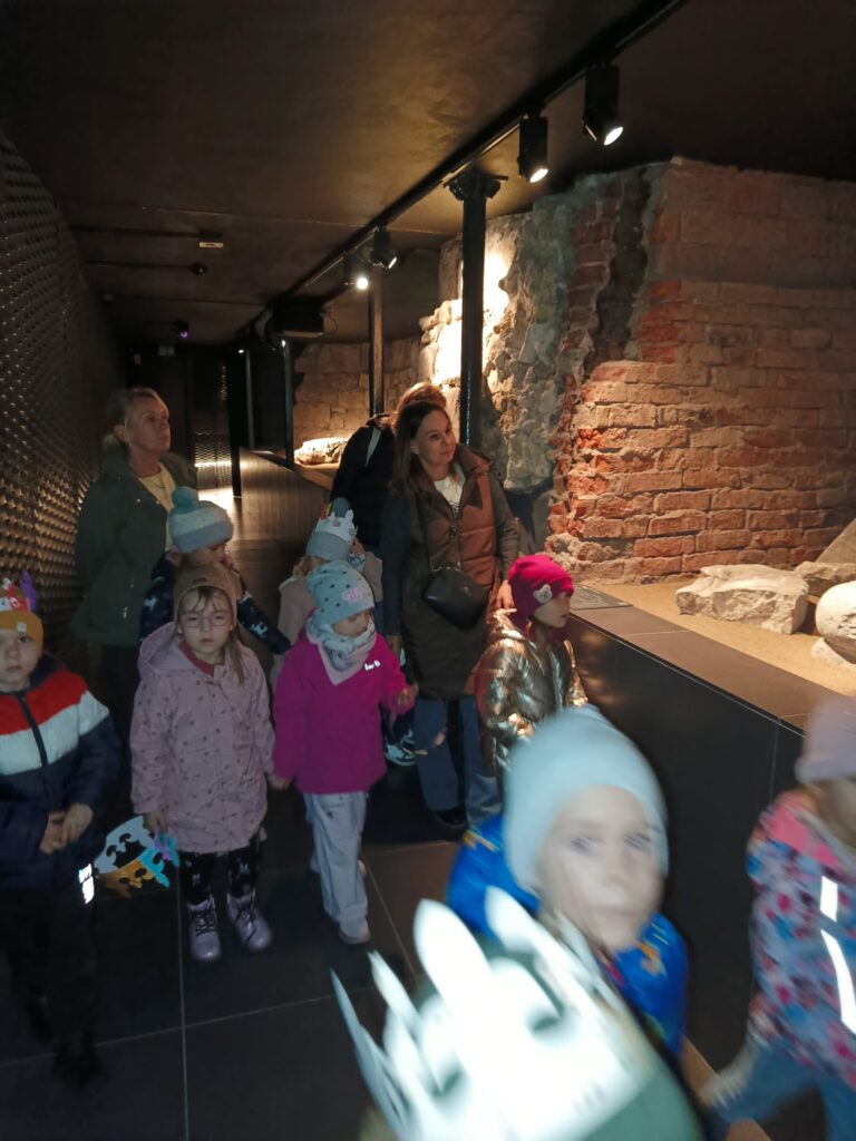 WYCIECZKA DO MUZEUM ARCHEOLOGICZNEGO W WIŚLICY  - GRUPA ŻYRAFKI 