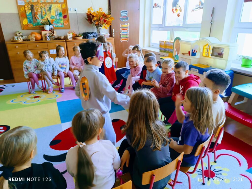 Spotkanie z Dietetykiem i Witaminkami w grupie "Motylki", w ramach realizacji Projektu Przedszkole Promujące Zdrowie.