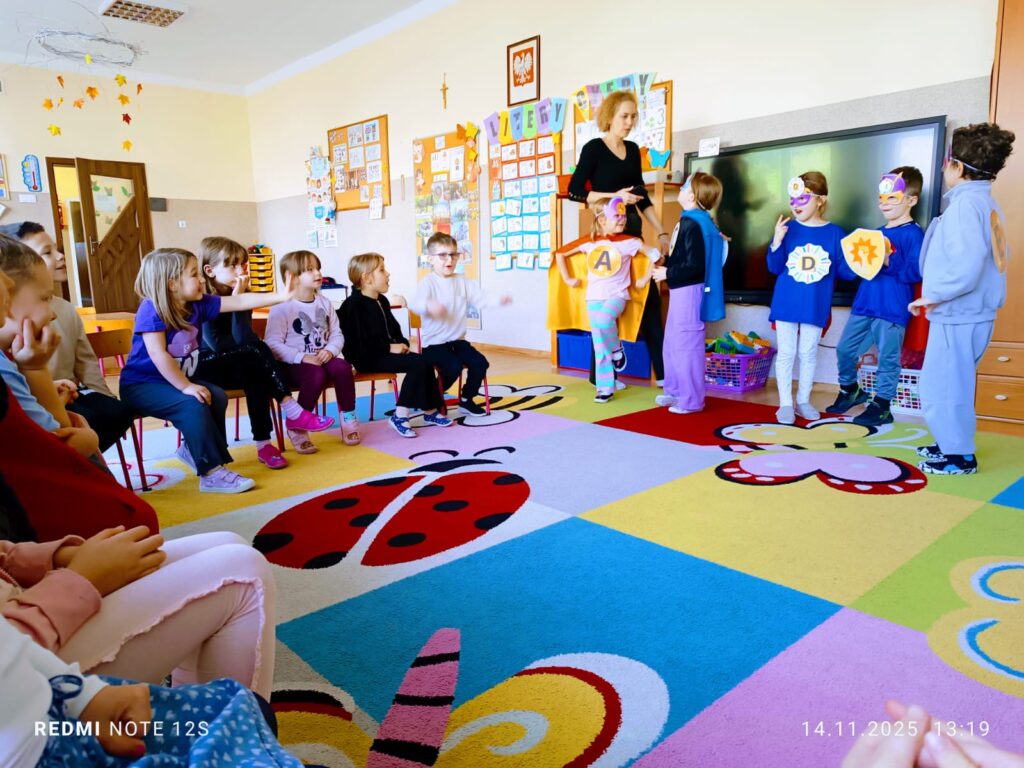 Spotkanie z Dietetykiem i Witaminkami w grupie "Motylki", w ramach realizacji Projektu Przedszkole Promujące Zdrowie.