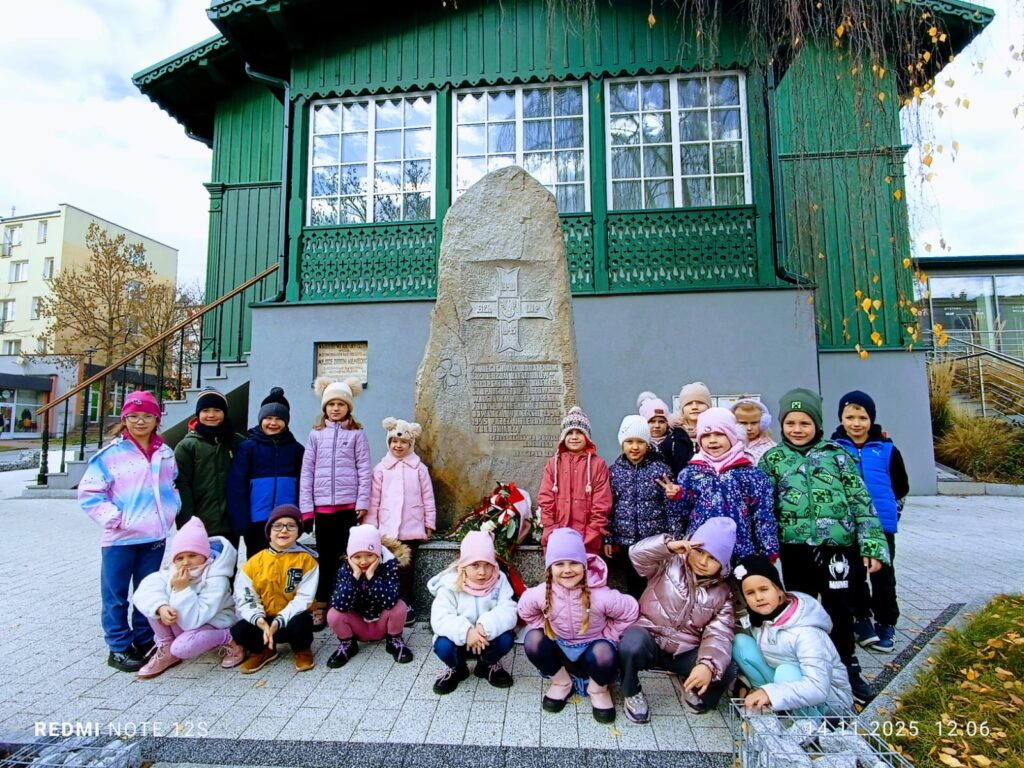 "Motylki" poznają kolejne ważne miejsca w naszym mieście. Wycieczka do Buskiej Galerii Sztuki "Willa Polonia".