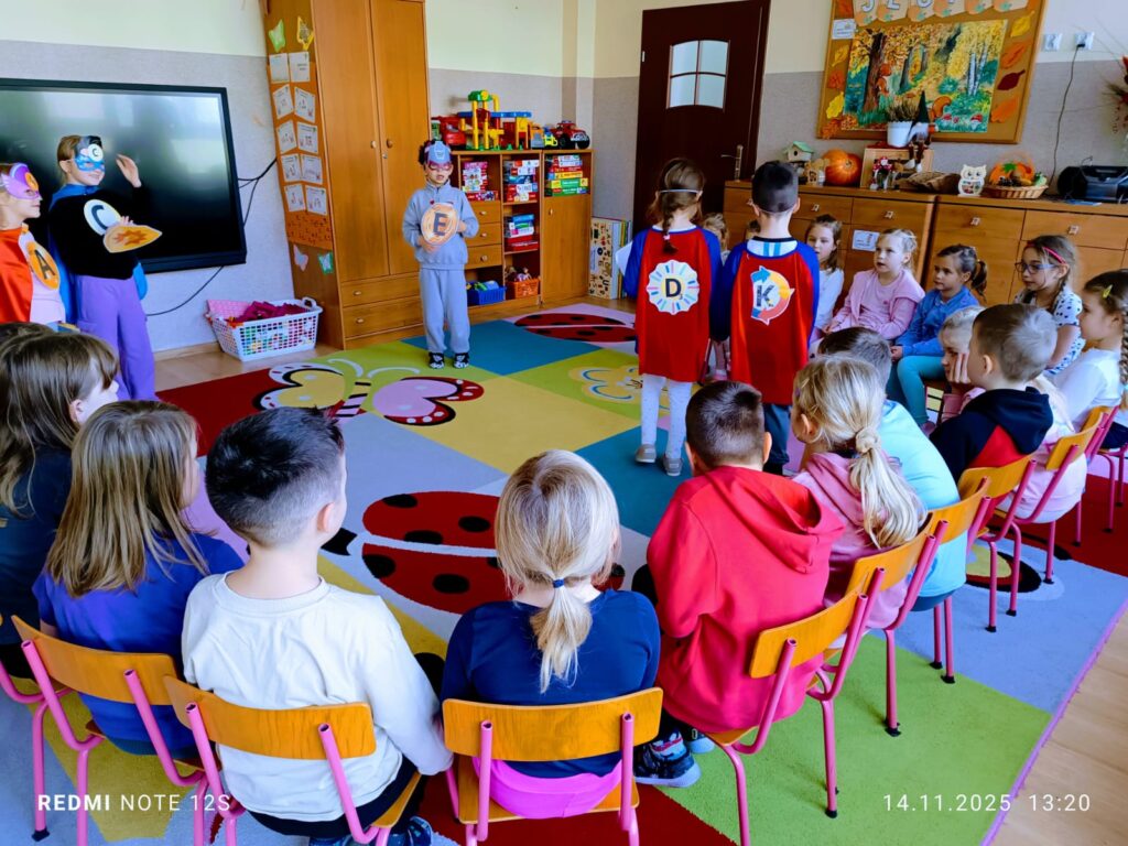 Spotkanie z Dietetykiem i Witaminkami w grupie "Motylki", w ramach realizacji Projektu Przedszkole Promujące Zdrowie.