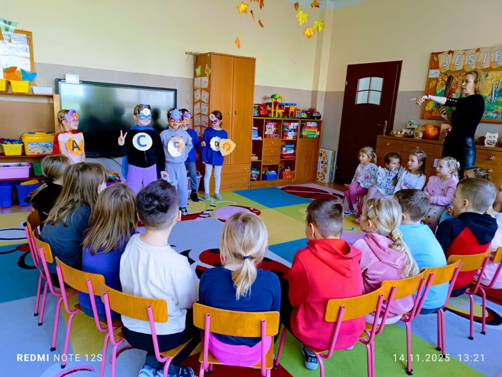 Spotkanie z Dietetykiem i Witaminkami w grupie "Motylki", w ramach realizacji Projektu Przedszkole Promujące Zdrowie.