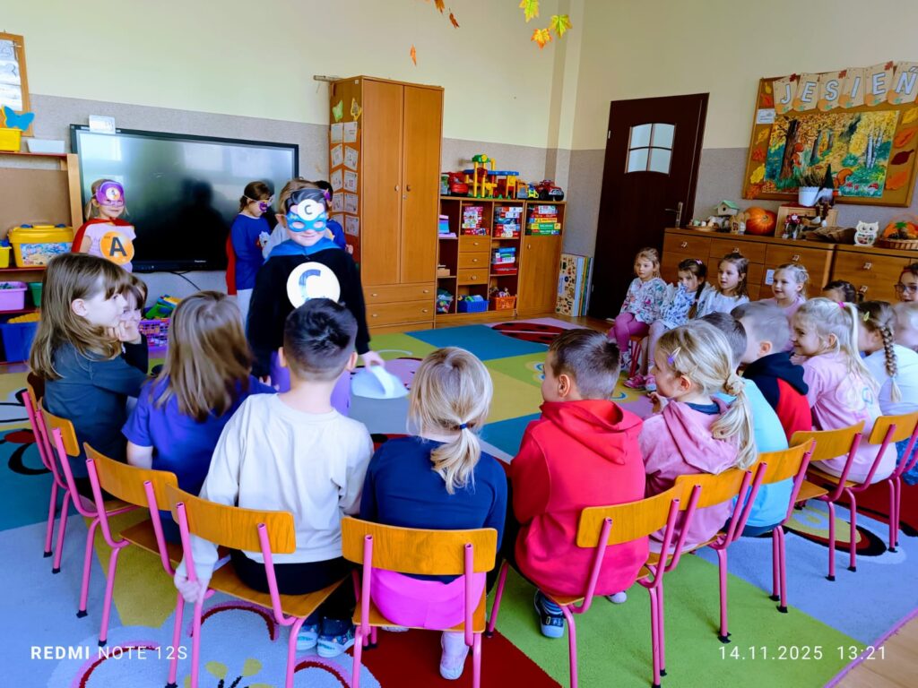 Spotkanie z Dietetykiem i Witaminkami w grupie "Motylki", w ramach realizacji Projektu Przedszkole Promujące Zdrowie.