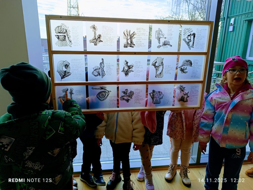 "Motylki" poznają kolejne ważne miejsca w naszym mieście. Wycieczka do Buskiej Galerii Sztuki "Willa Polonia".