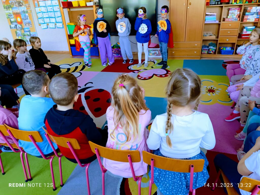 Spotkanie z Dietetykiem i Witaminkami w grupie "Motylki", w ramach realizacji Projektu Przedszkole Promujące Zdrowie.