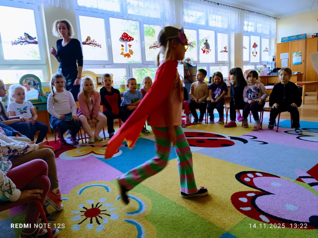 Spotkanie z Dietetykiem i Witaminkami w grupie "Motylki", w ramach realizacji Projektu Przedszkole Promujące Zdrowie.