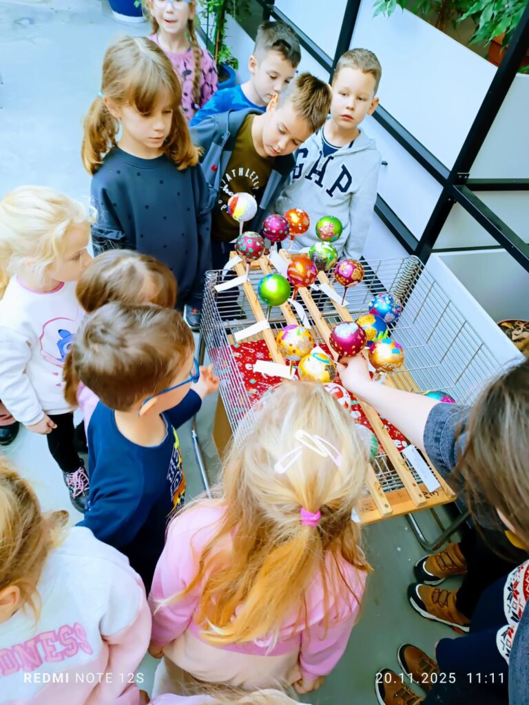 Wycieczka do Fabryki Bombek w Staszowie. Grupa "Motylki".