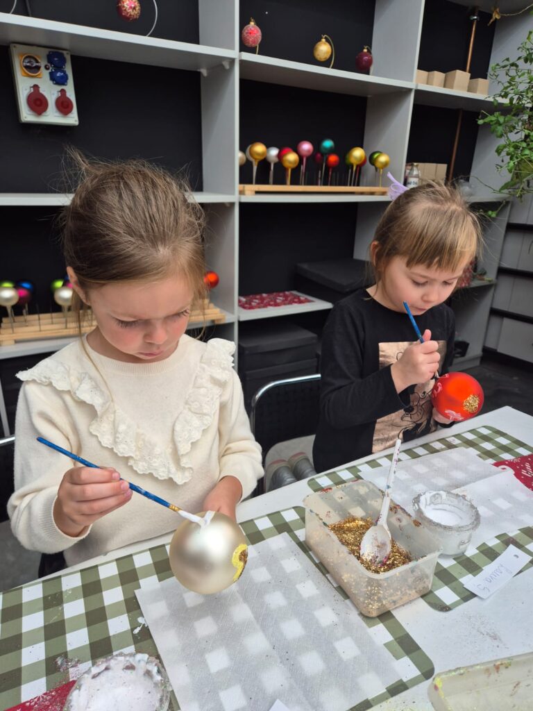 Wycieczka do Fabryki Bombki w Staszowie. Grupa "Wiewiórki".