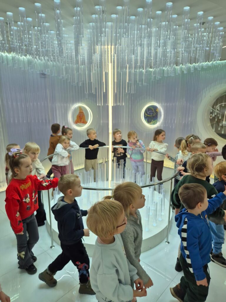 Wycieczka do Fabryki Bombki w Staszowie. Grupa "Wiewiórki".