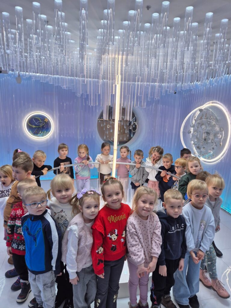 Wycieczka do Fabryki Bombki w Staszowie. Grupa "Wiewiórki".