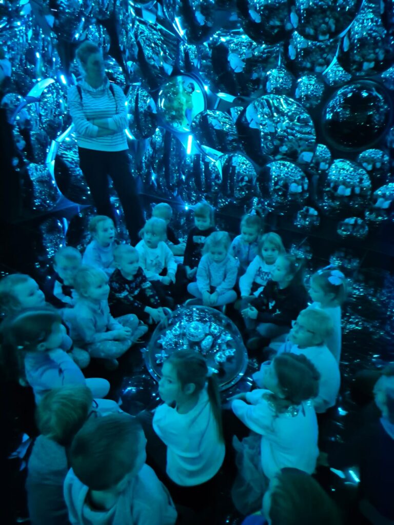 Wycieczka do Fabryki Bombki w Staszowie. Grupa "Wiewiórki".