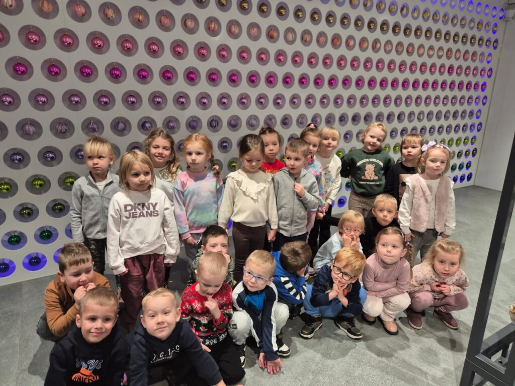 Wycieczka do Fabryki Bombki w Staszowie. Grupa "Wiewiórki".