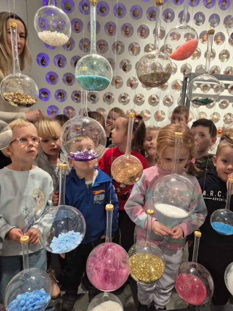 Wycieczka do Fabryki Bombki w Staszowie. Grupa "Wiewiórki".