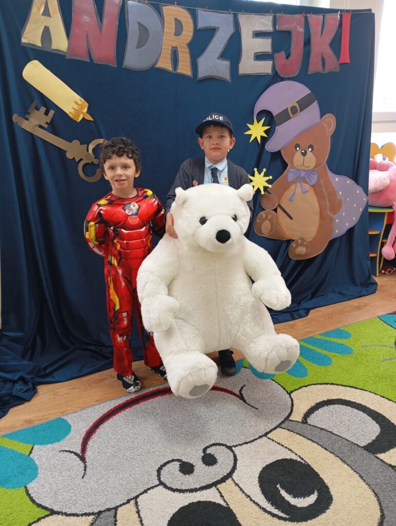 Bal Andrzejkowy z Pluszowym Misiem w grupie "Pszczółki".