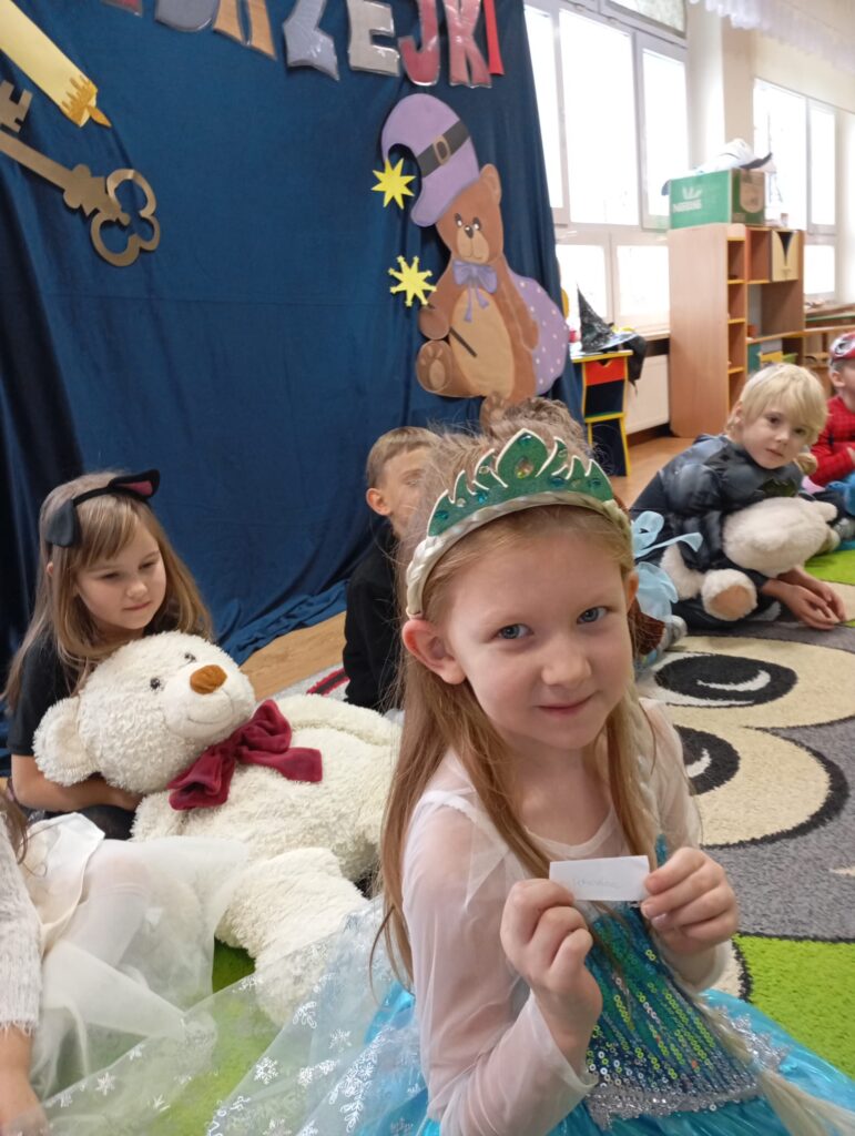 Bal Andrzejkowy z Pluszowym Misiem w grupie "Pszczółki".