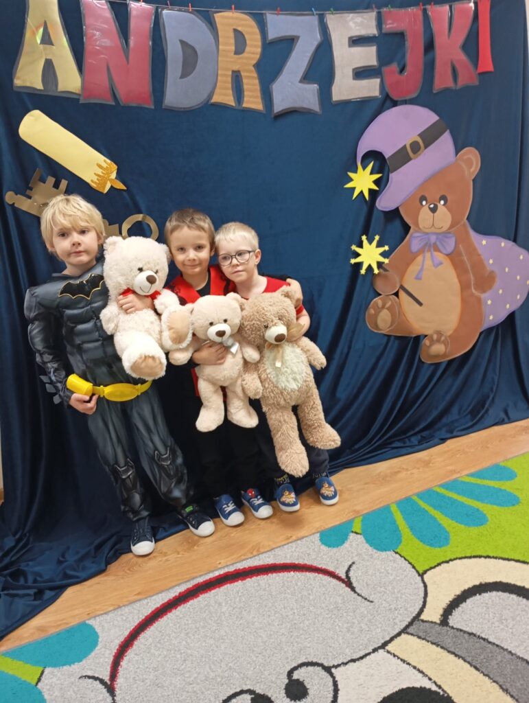 Bal Andrzejkowy z Pluszowym Misiem w grupie "Pszczółki".