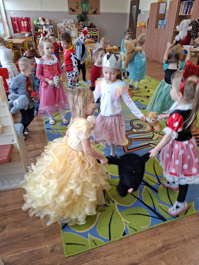 Bal Andrzejkowy w grupie "Wiewiórki".