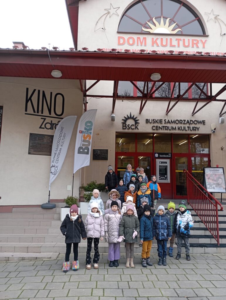 Wyjście grupy "Pszczółek" do BSCK na musical.