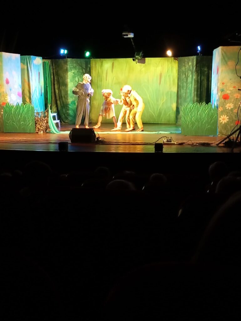 Wyjście grupy "Pszczółek" do BSCK na musical.