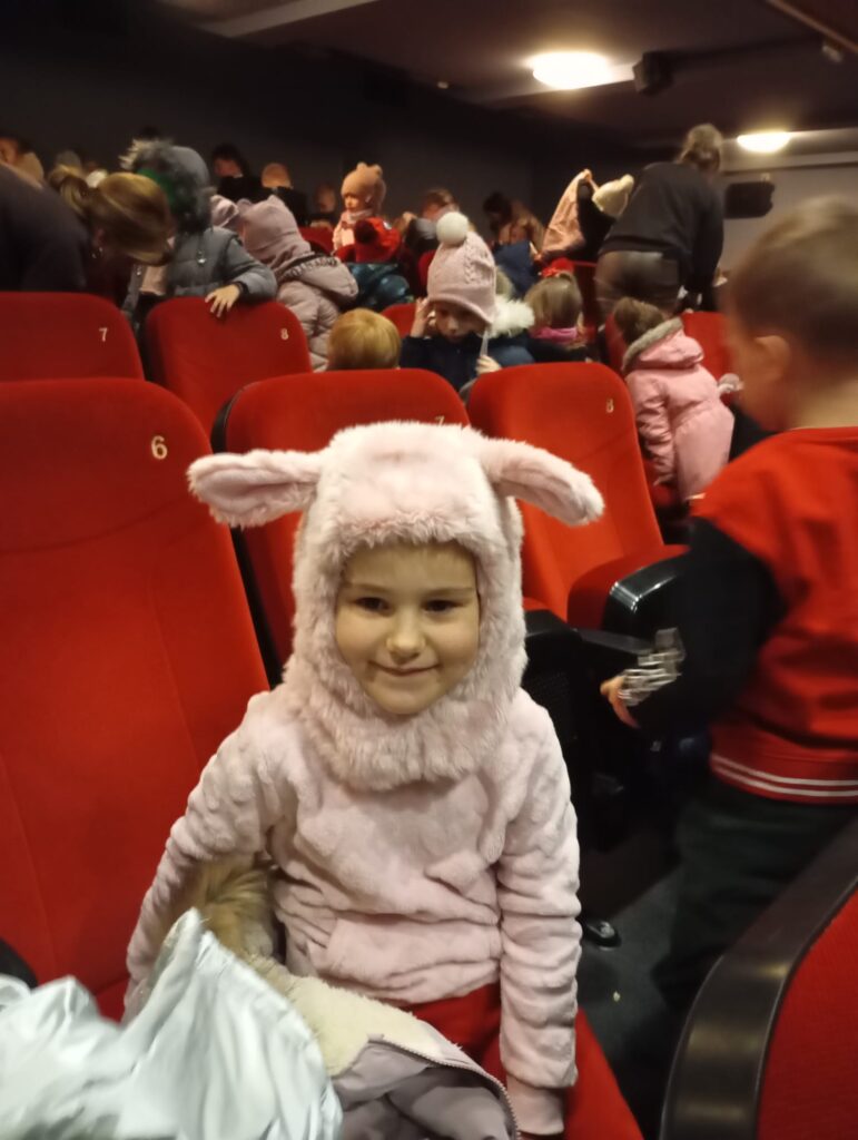 Wyjście grupy "Pszczółek" do BSCK na musical.