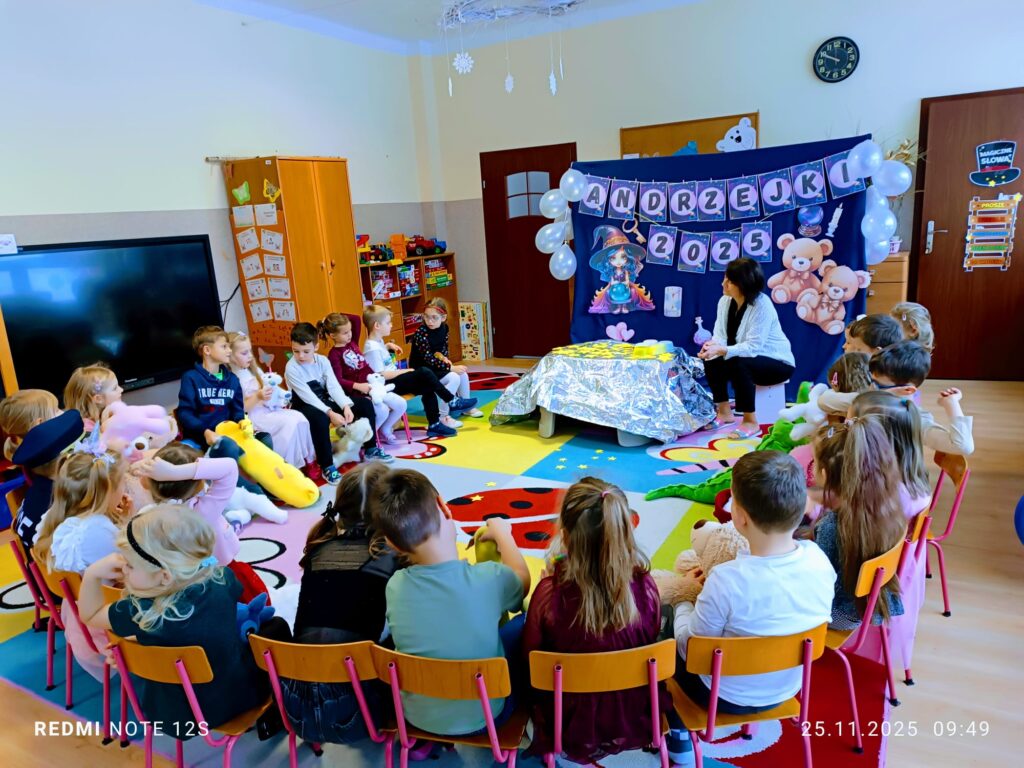 Andrzejki z Pluszowym Misiem w grupie "Motylki".