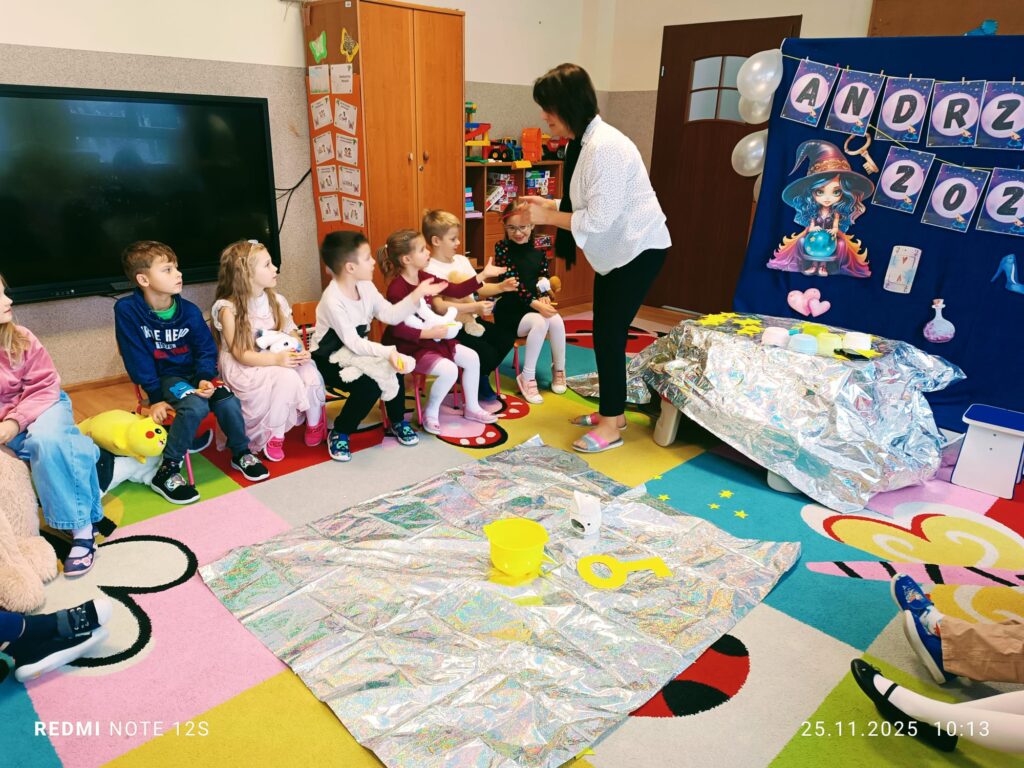 Andrzejki z Pluszowym Misiem w grupie "Motylki".