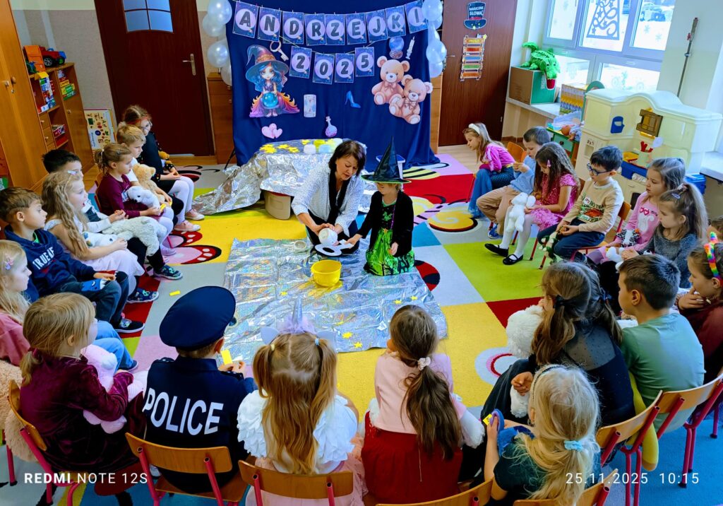 Andrzejki z Pluszowym Misiem w grupie "Motylki".