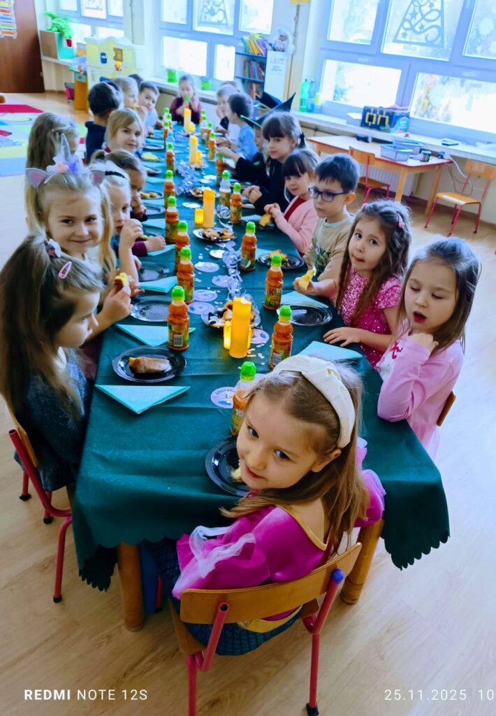 Andrzejki z Pluszowym Misiem w grupie "Motylki".