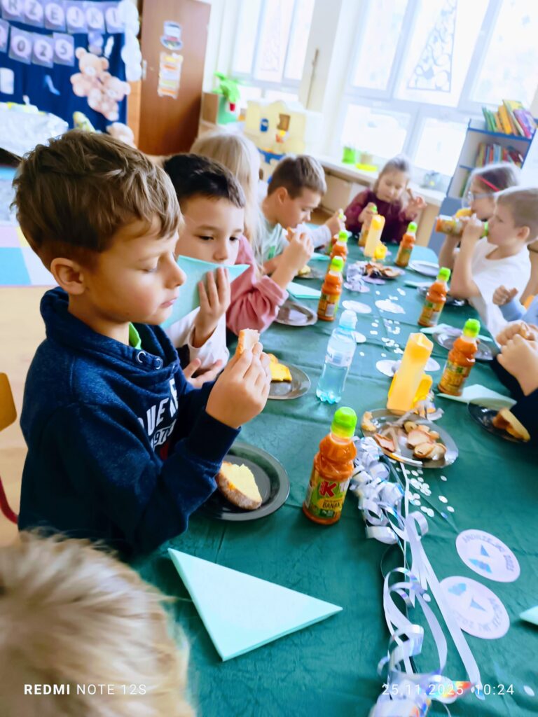 Andrzejki z Pluszowym Misiem w grupie "Motylki".