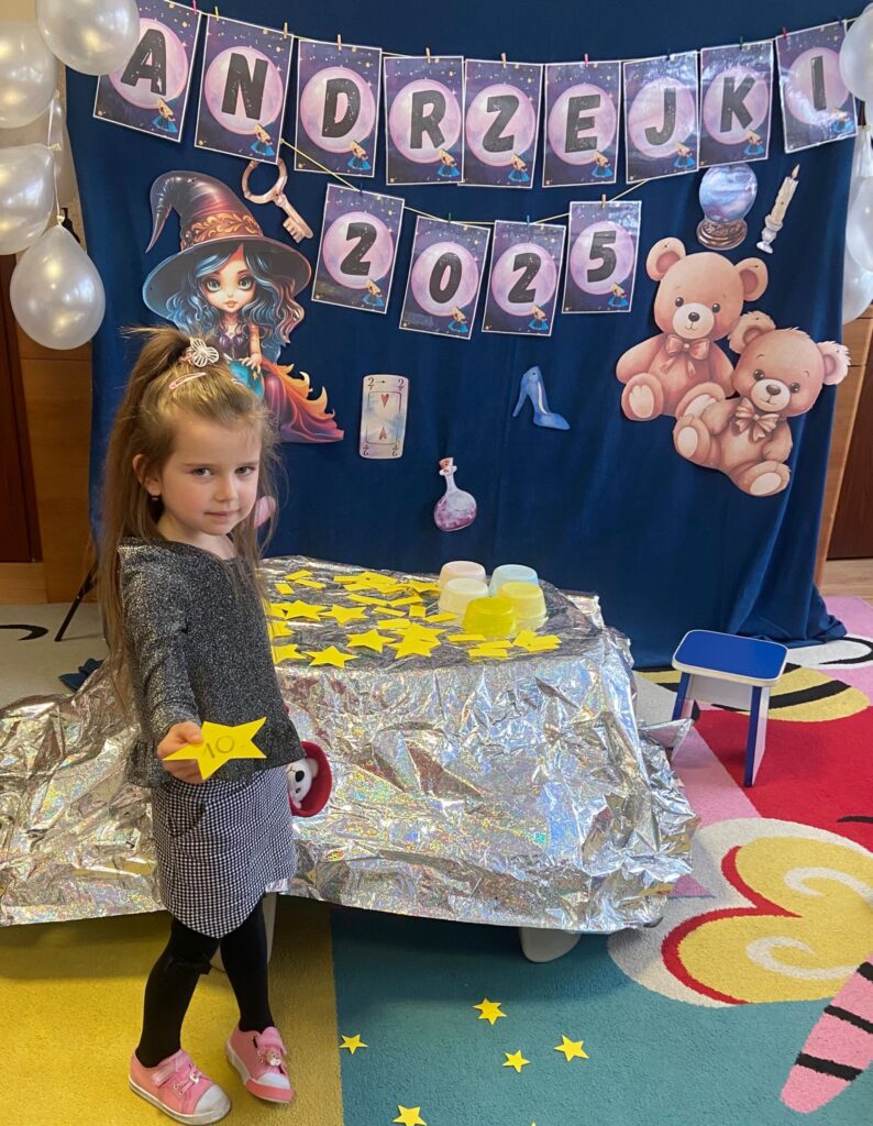 Andrzejki z Pluszowym Misiem w grupie "Motylki".