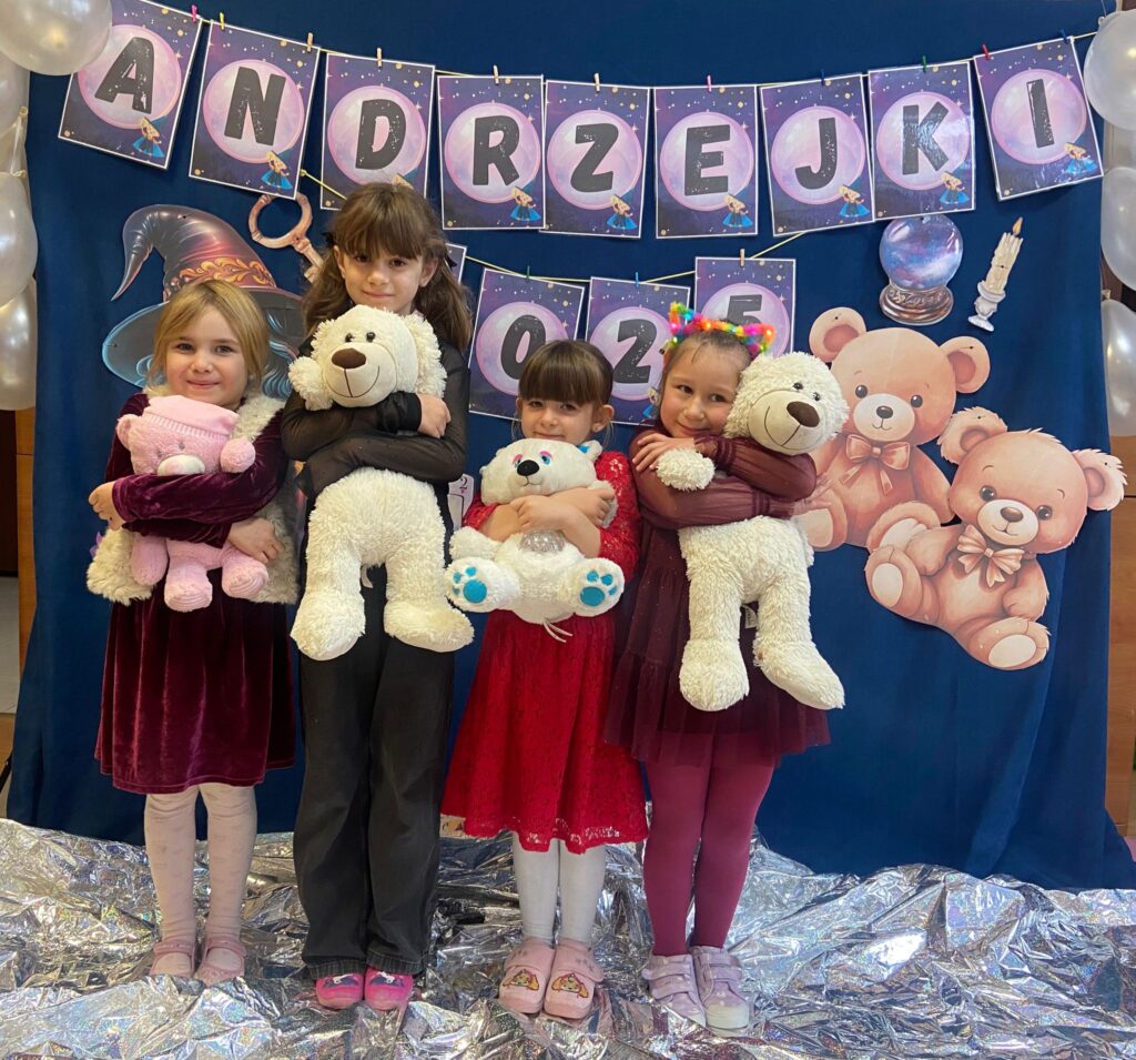 Andrzejki z Pluszowym Misiem w grupie "Motylki".