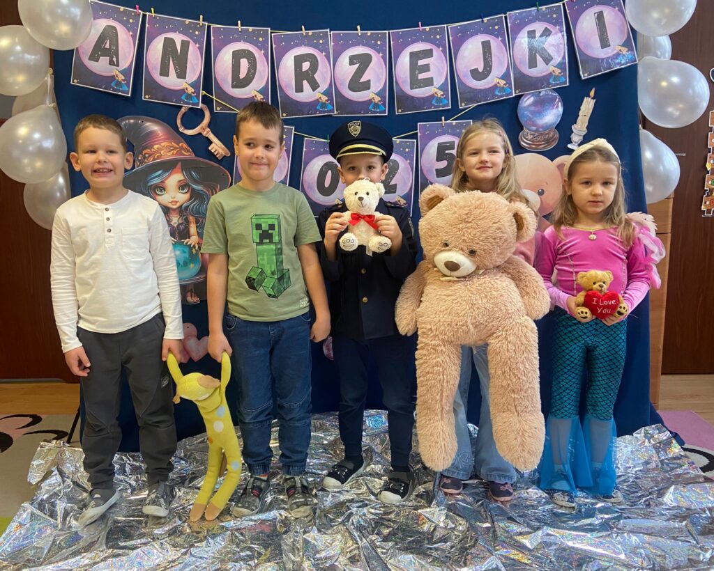 Andrzejki z Pluszowym Misiem w grupie "Motylki".