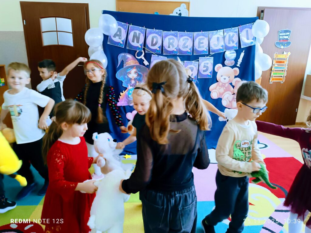 Andrzejki z Pluszowym Misiem w grupie "Motylki".