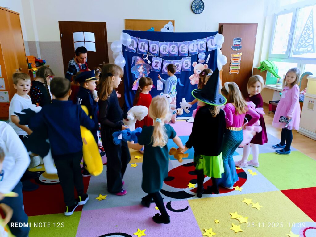 Andrzejki z Pluszowym Misiem w grupie "Motylki".