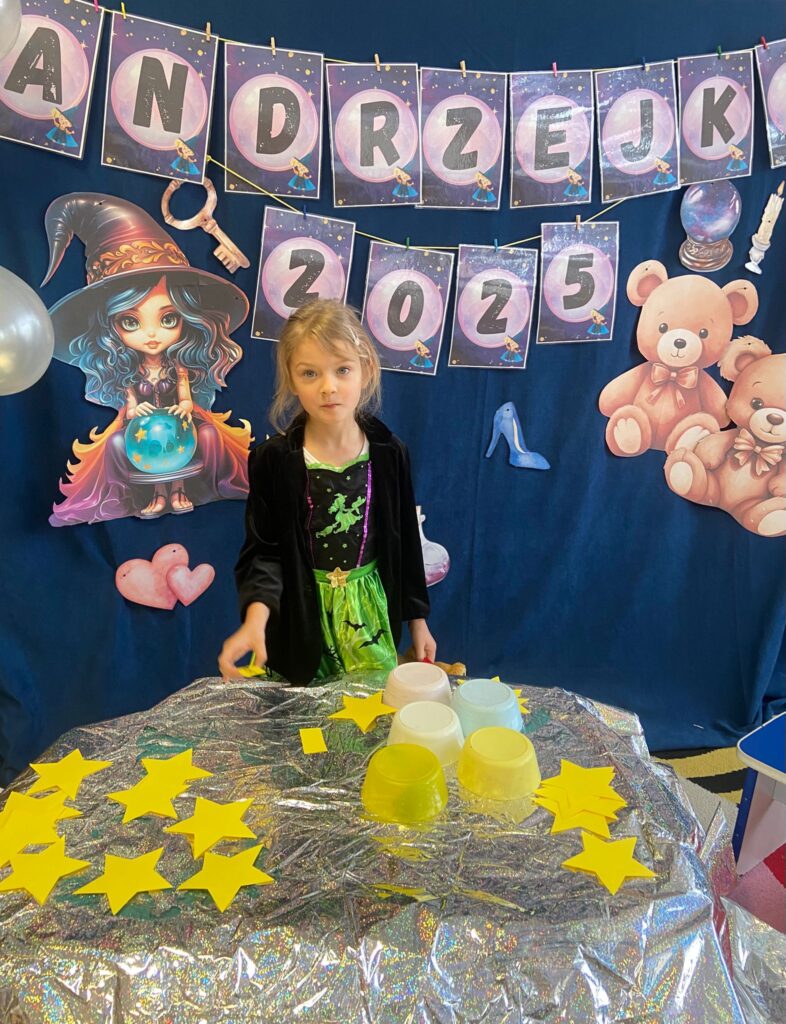 Andrzejki z Pluszowym Misiem w grupie "Motylki".