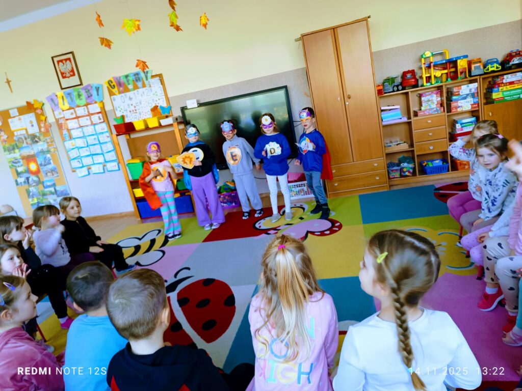 Spotkanie z Dietetykiem i Witaminkami w grupie "Motylki", w ramach realizacji Projektu Przedszkole Promujące Zdrowie.