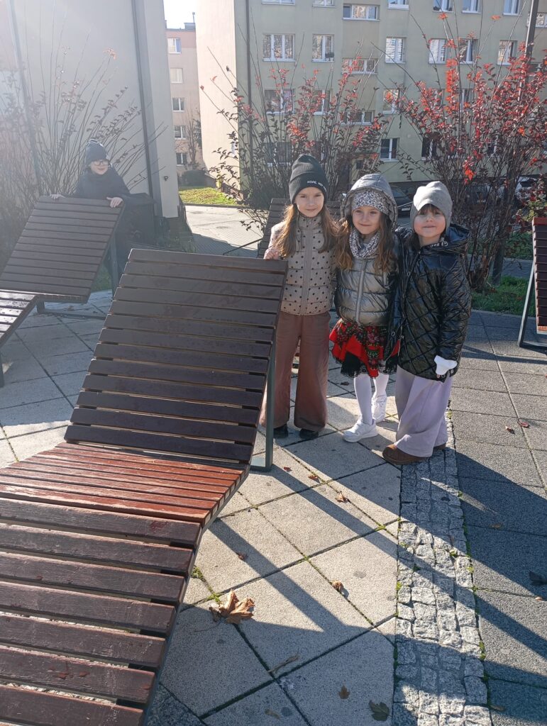 Jesienny spacer w grupie "Pszczółek".