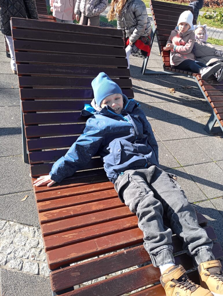 Jesienny spacer w grupie "Pszczółek".